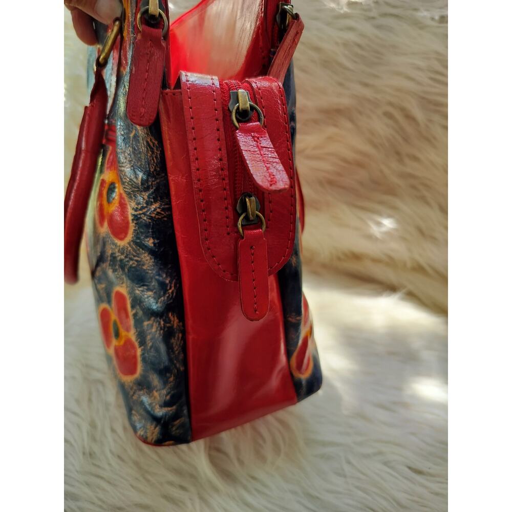 5533)Vivid by Sukriti Handpainted Leather Red Blue Poppy Flower Shoulder Bag - Picture 5 of 10